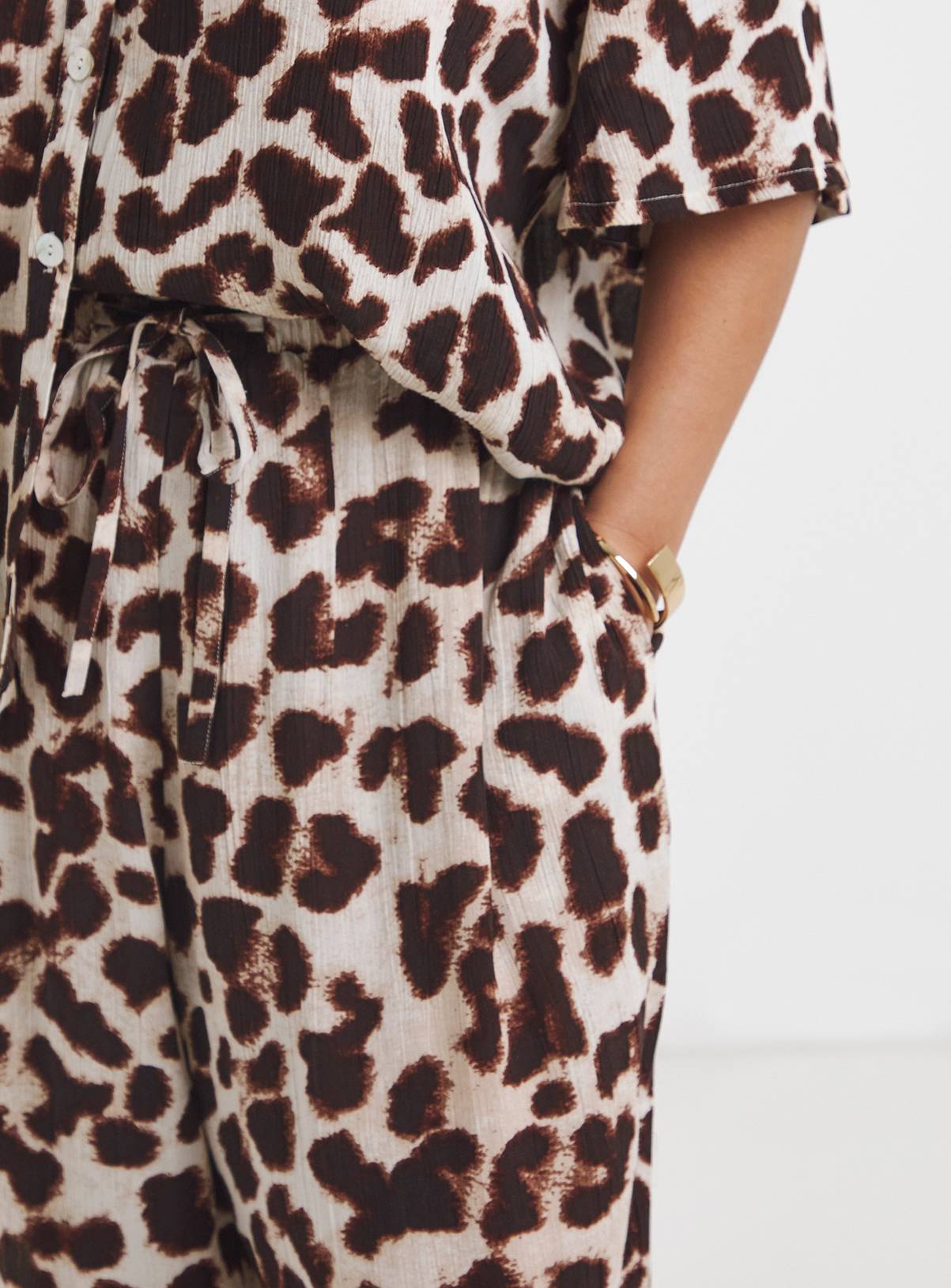 SIMPLY BE Leopard Crinkle Balloon Trouser 32 - Image 4
